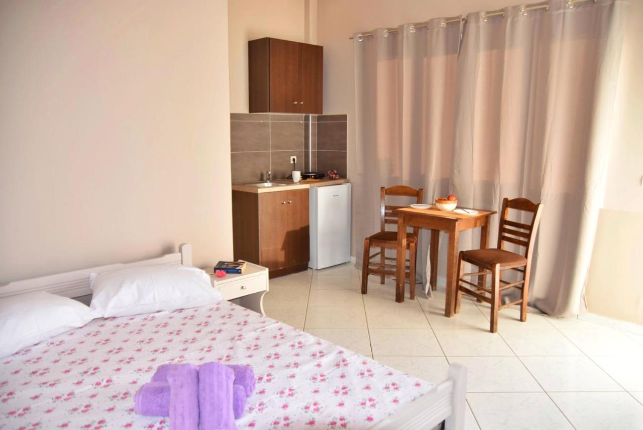 Anemomylos Apartments Lixouri Exterior foto